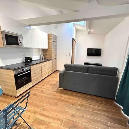 Carina- 2-4 Pers- Standing Hyper Centre Climatise